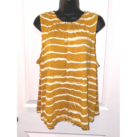 Simply Vera Vera Wang Pleat-Neck Tank - Picture 2 of 5